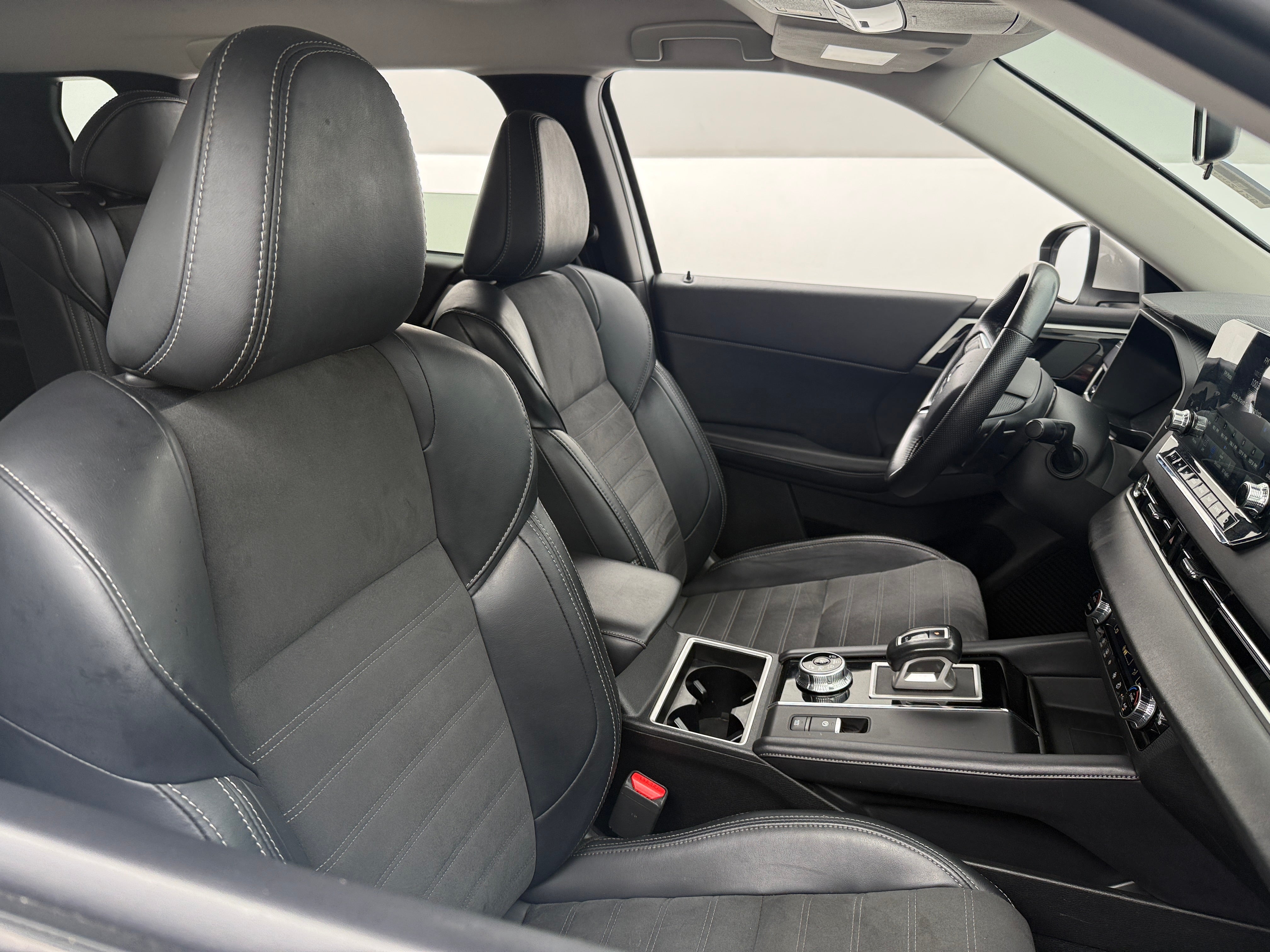mitsubishi outlander 2024 JA4J3VA83RZ044610 image mitsubishi outlander 2024 JA4J3VA83RZ044610 image