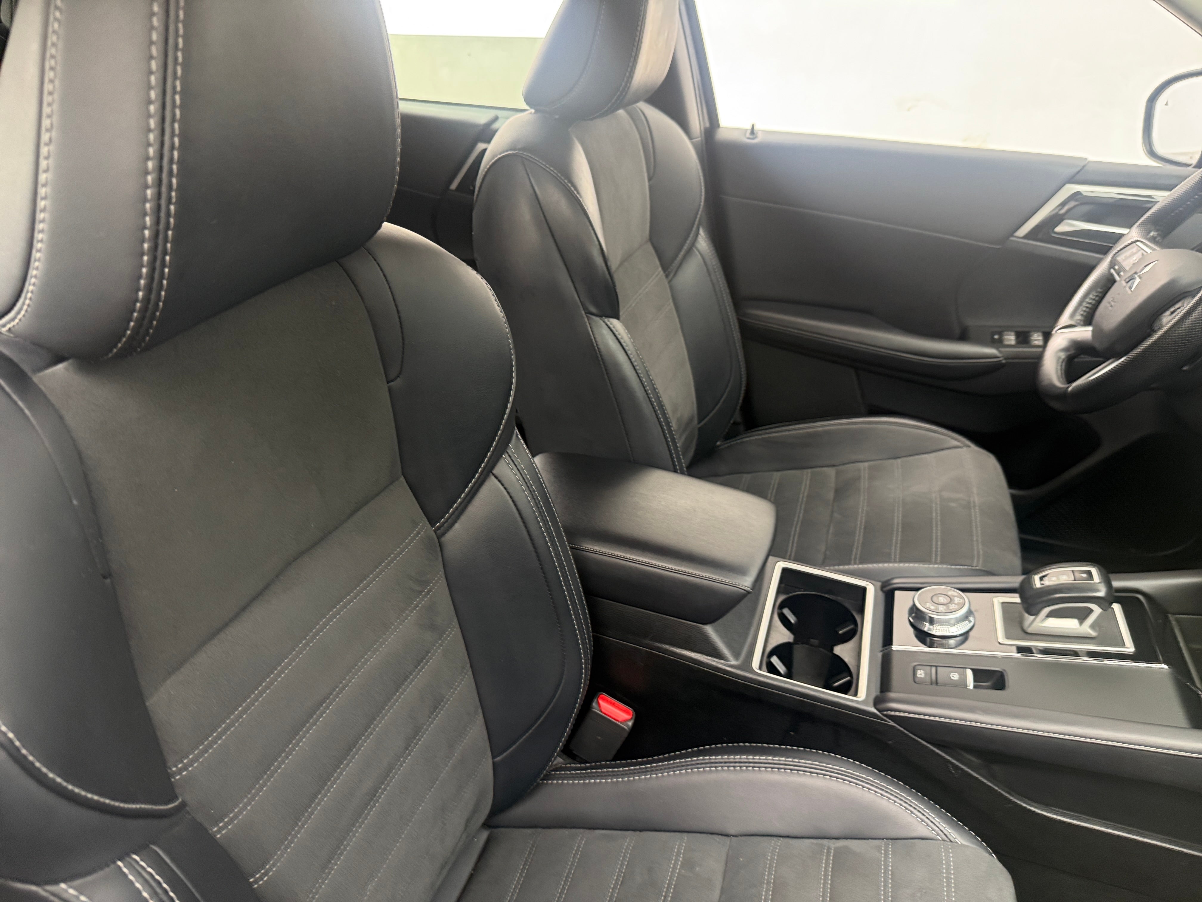 mitsubishi outlander 2024 JA4J3VA83RZ082158 image mitsubishi outlander 2024 JA4J3VA83RZ082158 image