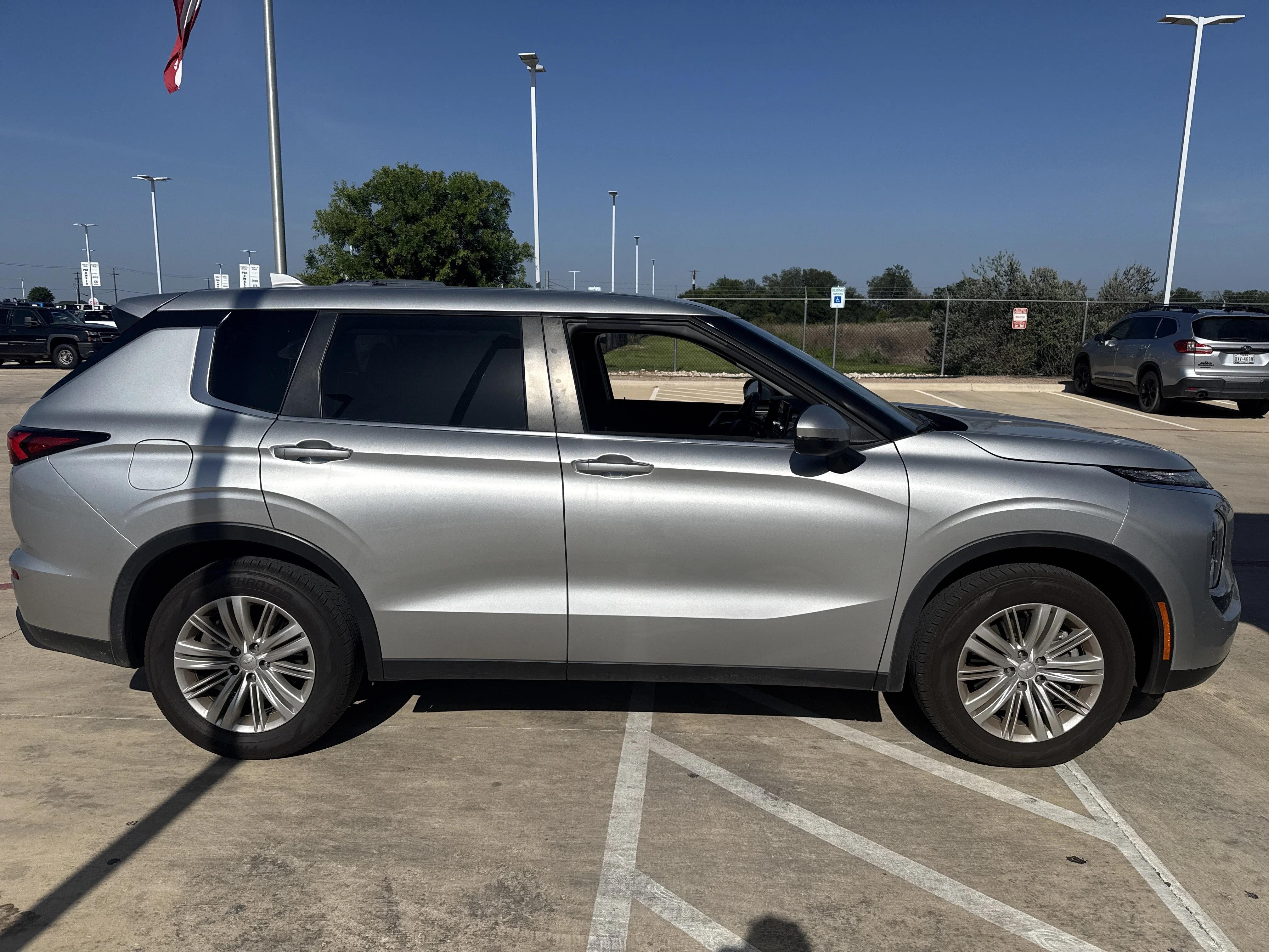 mitsubishi outlander 2024 JA4J3UA8XRZ014515 image mitsubishi outlander 2024 JA4J3UA8XRZ014515 image