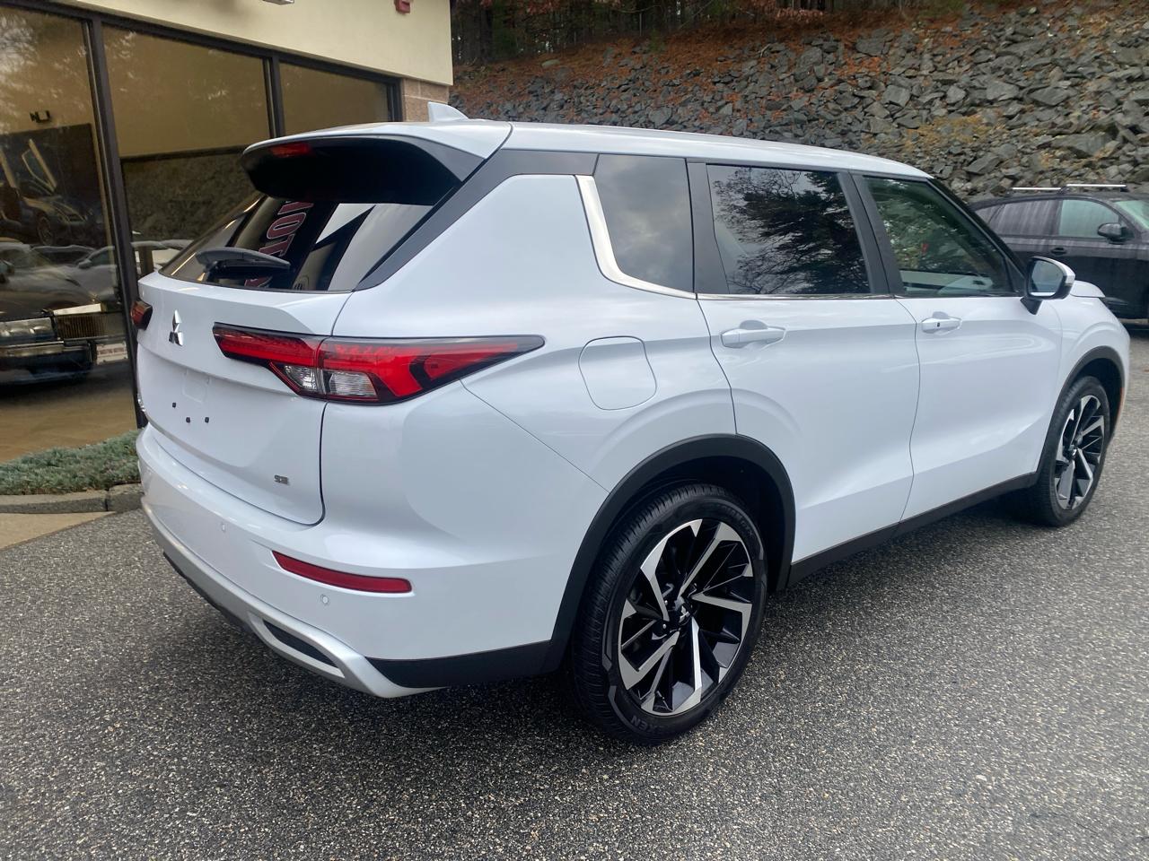 mitsubishi outlander 2024 JA4J4VA84RZ072476 image mitsubishi outlander 2024 JA4J4VA84RZ072476 image