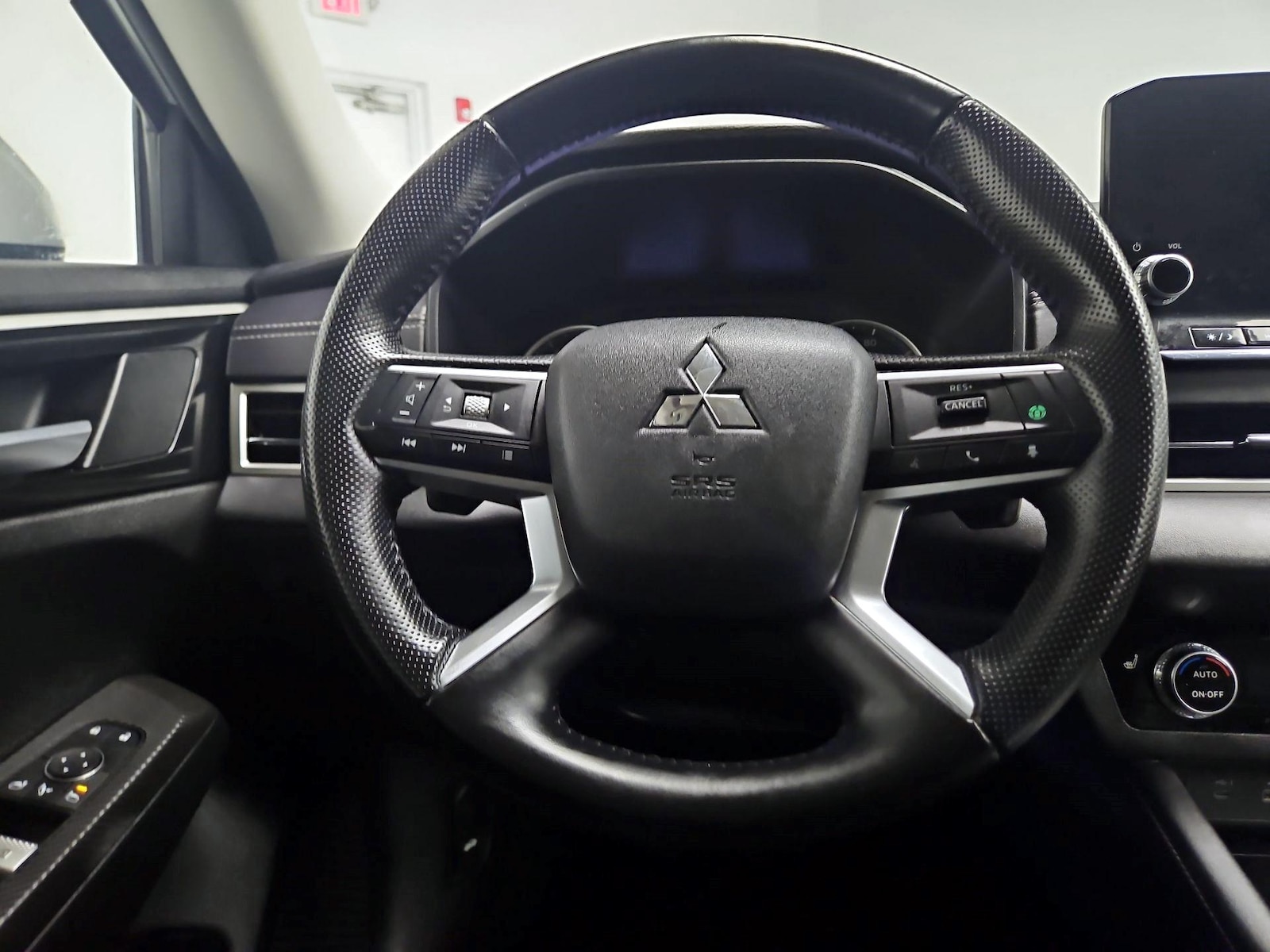 mitsubishi outlander 2024 JA4J3VA86RZ083174 image mitsubishi outlander 2024 JA4J3VA86RZ083174 image