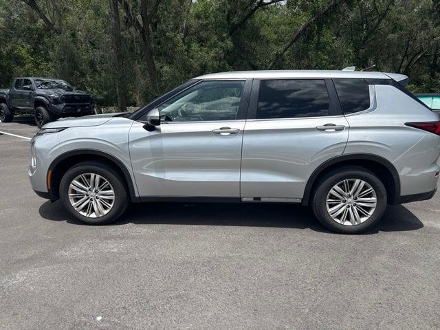 mitsubishi outlander 2024 JA4J3UA85RZ015992 image mitsubishi outlander 2024 JA4J3UA85RZ015992 image