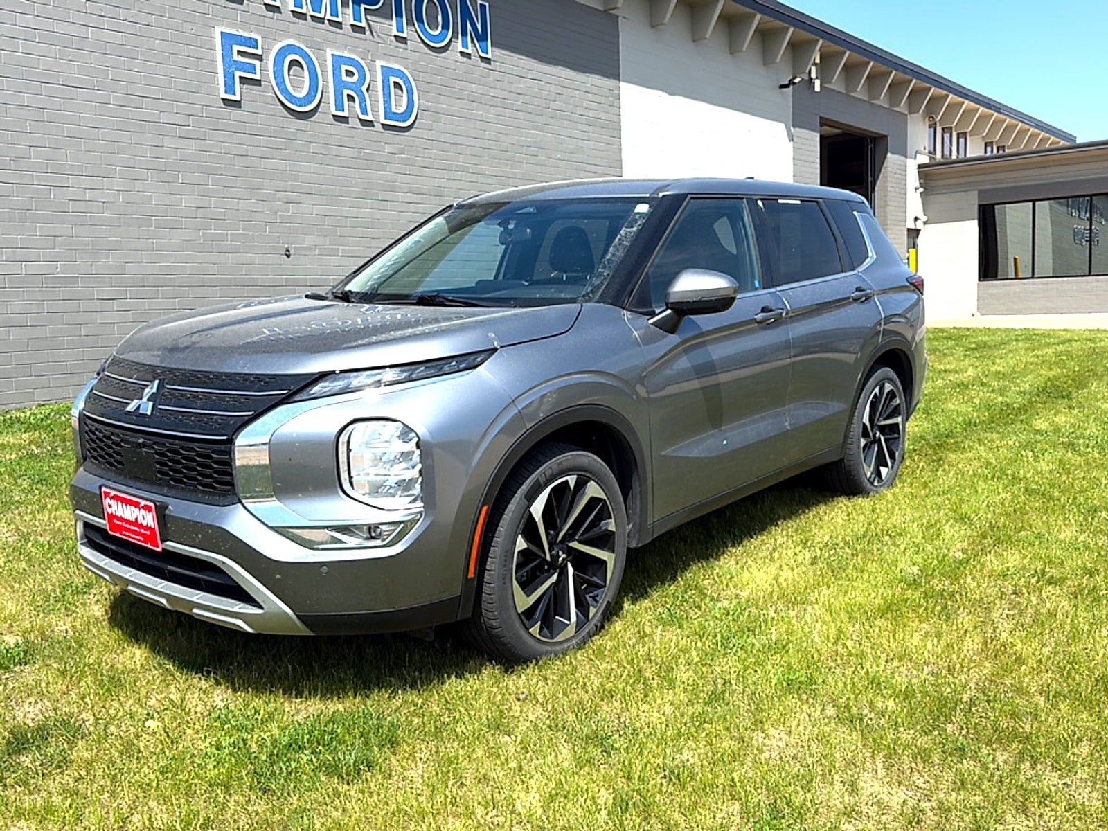 mitsubishi outlander 2024 JA4J3VA81RZ014389 image mitsubishi outlander 2024 JA4J3VA81RZ014389 image