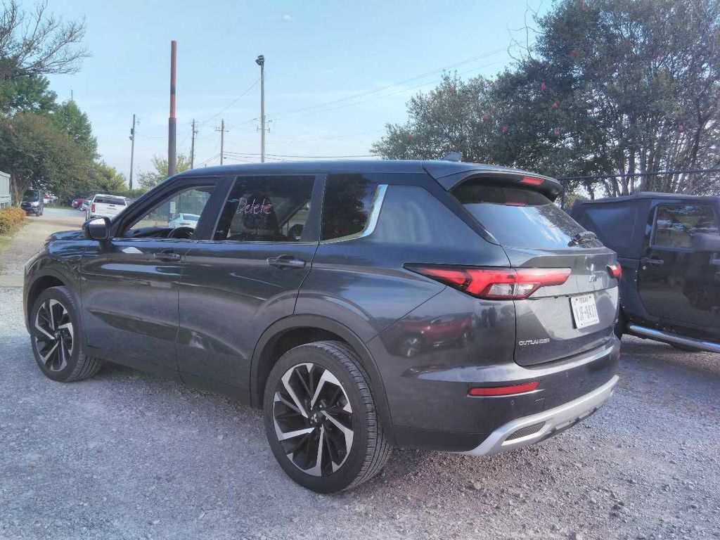 mitsubishi outlander 2024 JA4J3VA83RZ070138 image mitsubishi outlander 2024 JA4J3VA83RZ070138 image