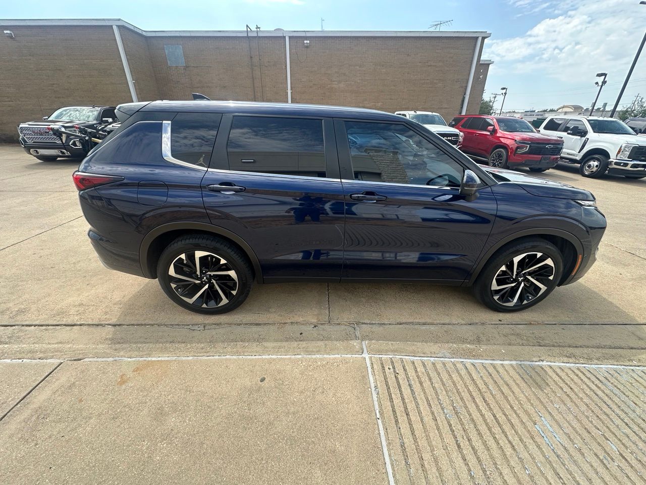 mitsubishi outlander 2024 JA4J3VA85RZ068892 image mitsubishi outlander 2024 JA4J3VA85RZ068892 image