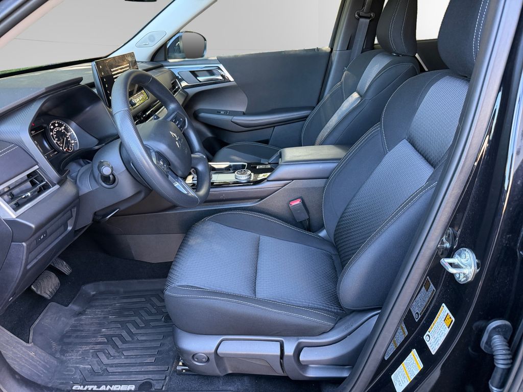 mitsubishi outlander 2025 JA4J4UA86SZ050236 image mitsubishi outlander 2025 JA4J4UA86SZ050236 image