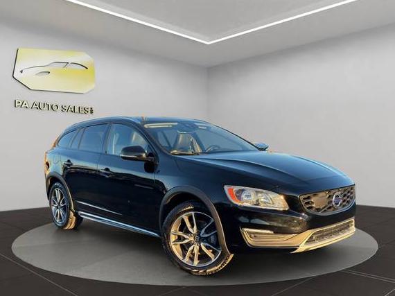 VOLVO V60CC 2017 YV440MWKXH1037240 image VOLVO V60CC 2017 YV440MWKXH1037240 image