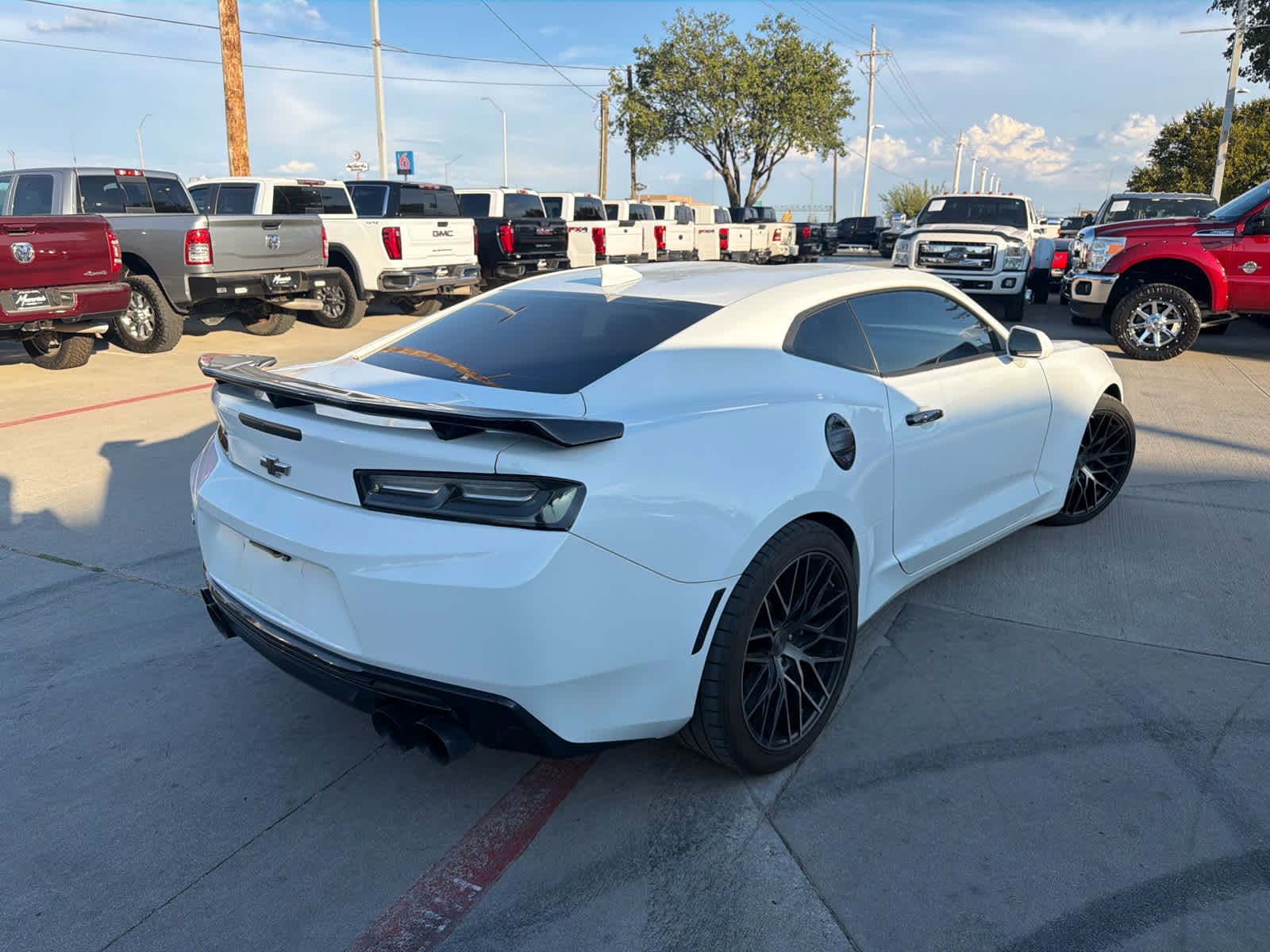 chevrolet camaro 2018 1G1FE1R72J0124301 image chevrolet camaro 2018 1G1FE1R72J0124301 image