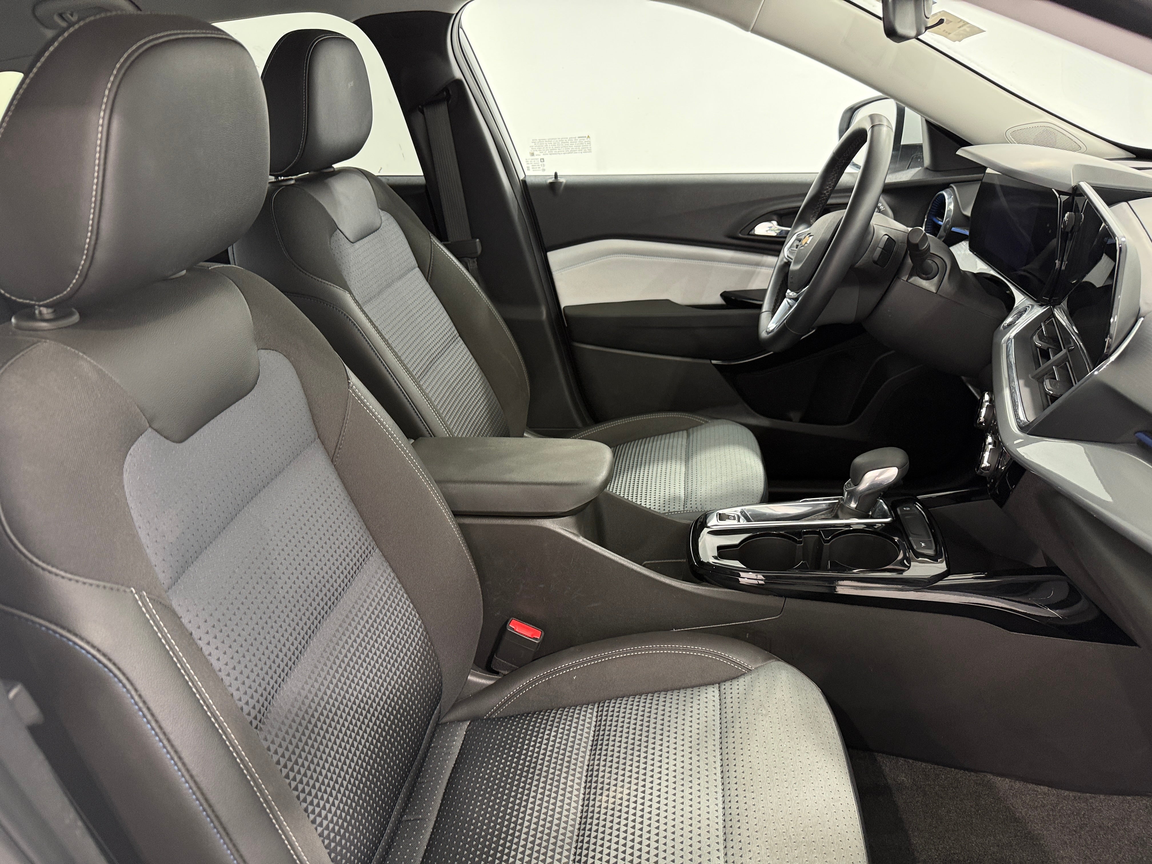 chevrolet trax 2025 KL77LHEPXSC268630 image chevrolet trax 2025 KL77LHEPXSC268630 image