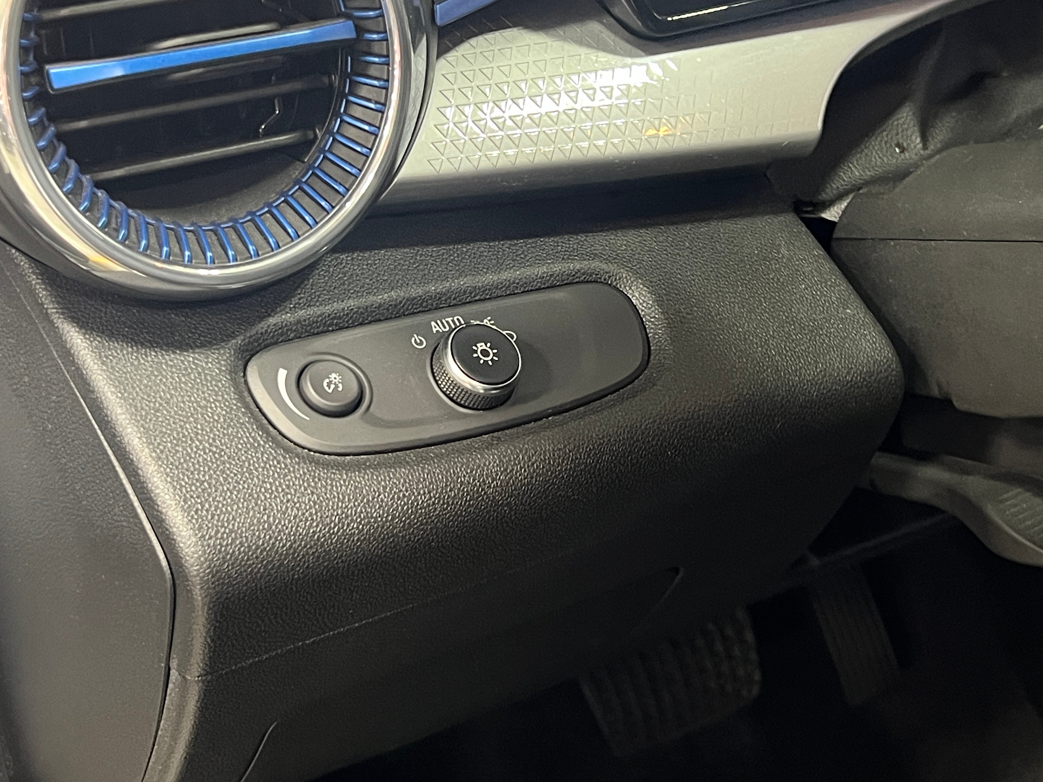 chevrolet trax 2025 KL77LHEP6SC240131 image chevrolet trax 2025 KL77LHEP6SC240131 image