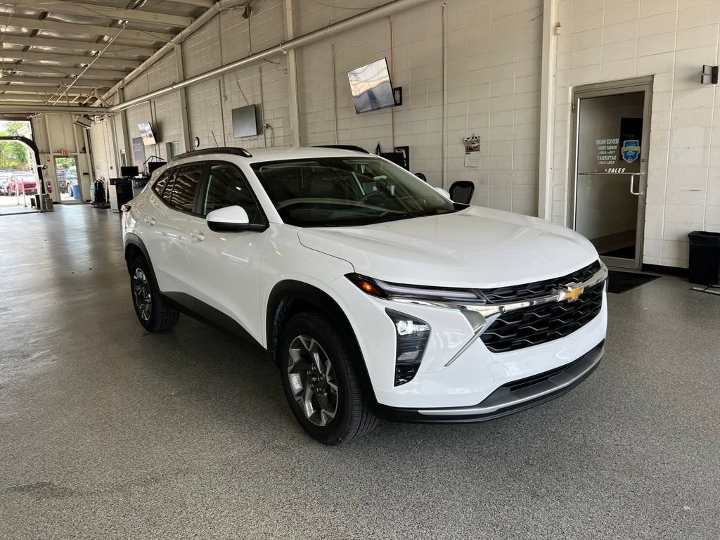 chevrolet trax 2025 KL77LHEP3SC183483 image