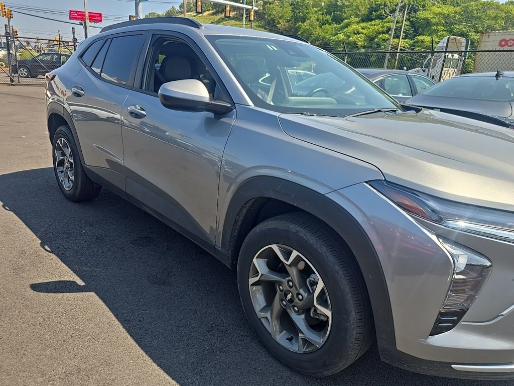 chevrolet trax 2025 KL77LHEP6SC233258 image