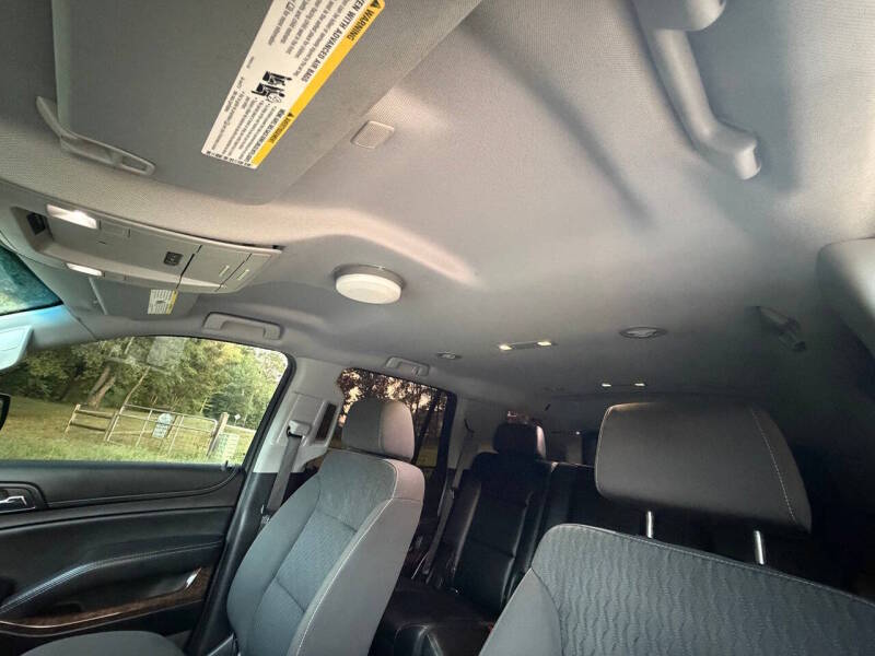 chevrolet tahoe 2019 1GNLCDEC8KR338430 image chevrolet tahoe 2019 1GNLCDEC8KR338430 image