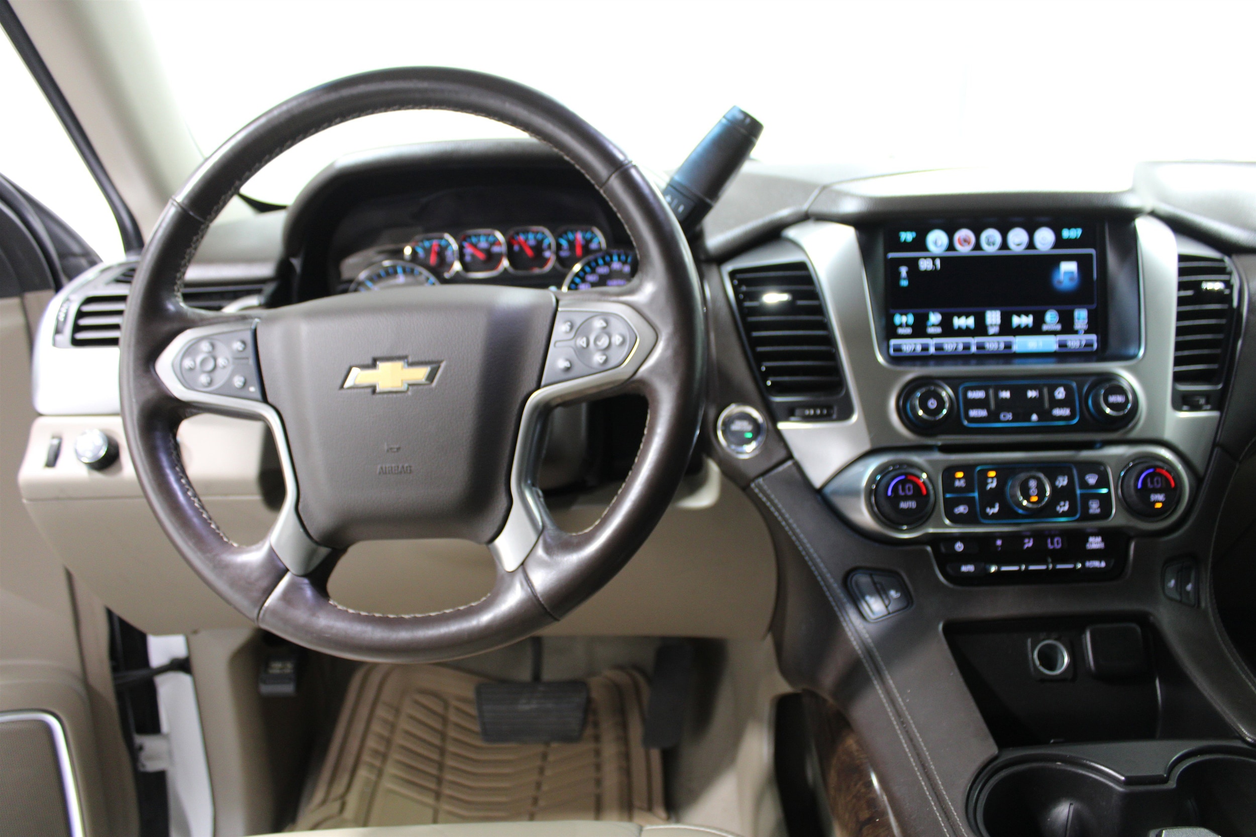 chevrolet tahoe 2019 1GNSKBKC0KR290428 image chevrolet tahoe 2019 1GNSKBKC0KR290428 image