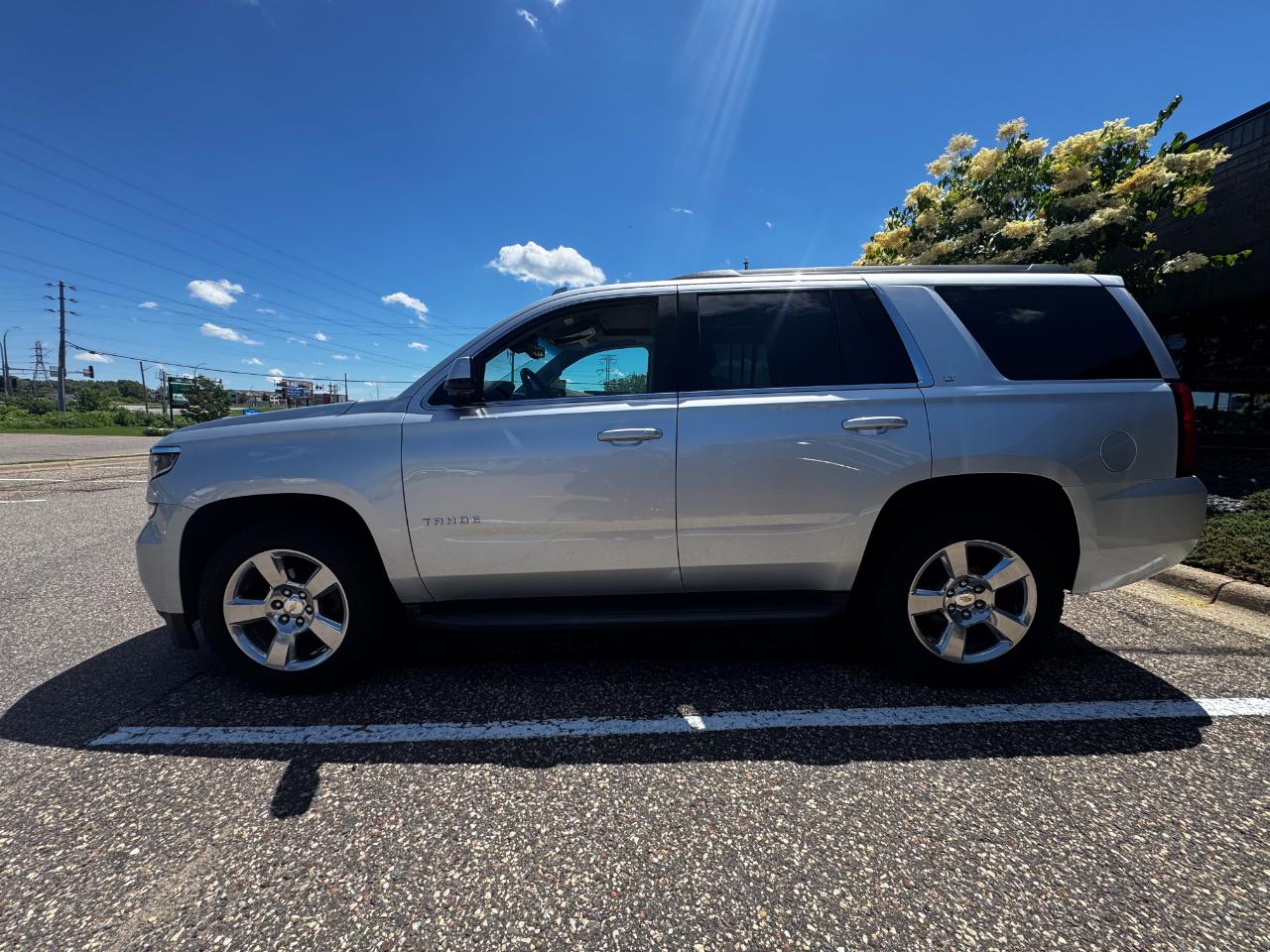 chevrolet tahoe 2017 1GNSKBKC2HR387350 image chevrolet tahoe 2017 1GNSKBKC2HR387350 image