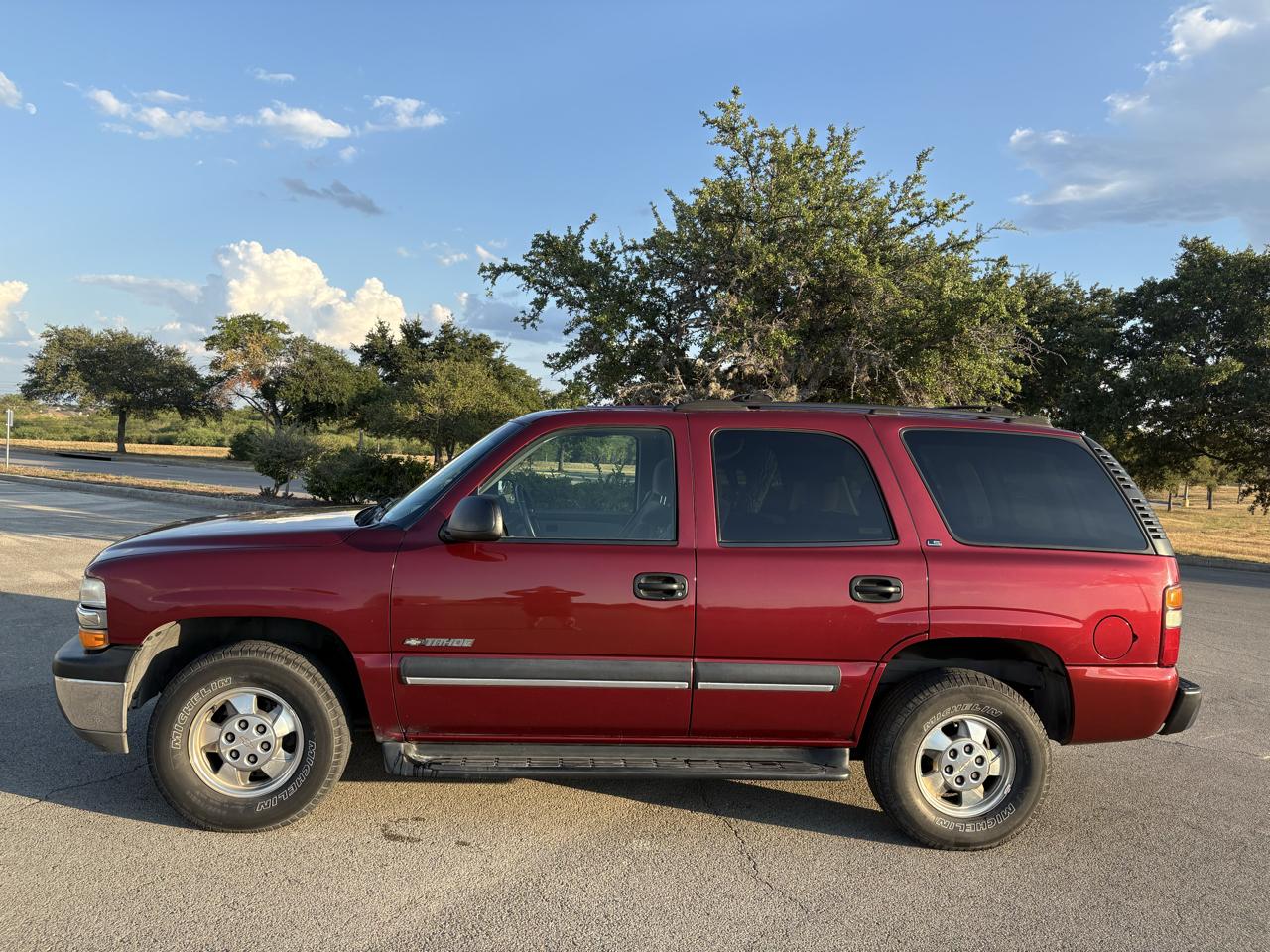 chevrolet tahoe 2002 1GNEK13Z22R168681 image chevrolet tahoe 2002 1GNEK13Z22R168681 image