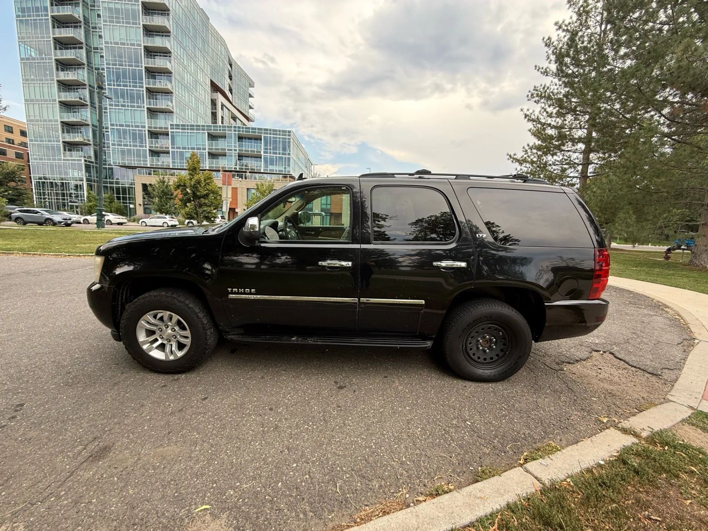 chevrolet tahoe 2011 1GNSKCE06BR194164 image chevrolet tahoe 2011 1GNSKCE06BR194164 image