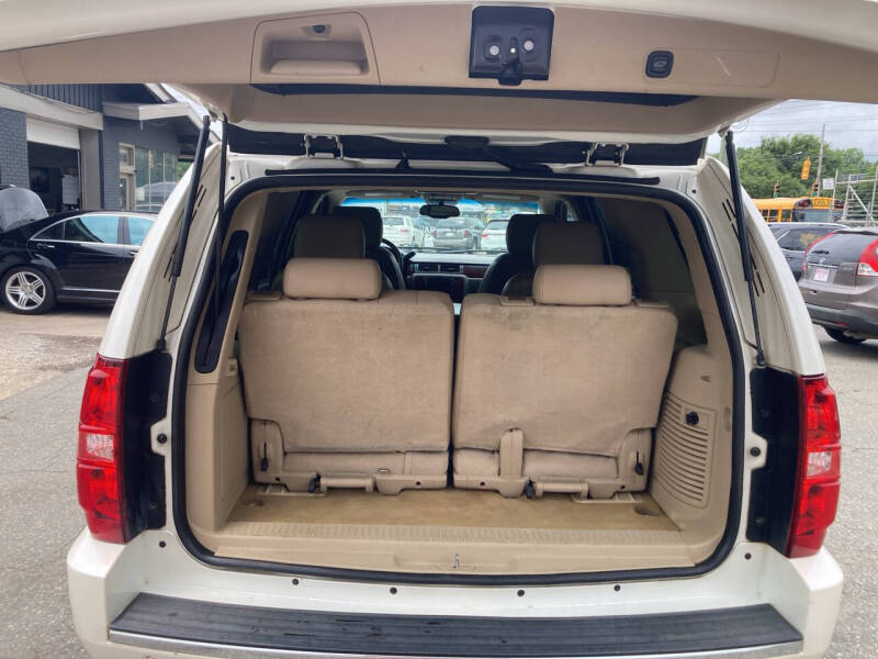 chevrolet tahoe 2011 1GNSCCE01BR175986 image chevrolet tahoe 2011 1GNSCCE01BR175986 image