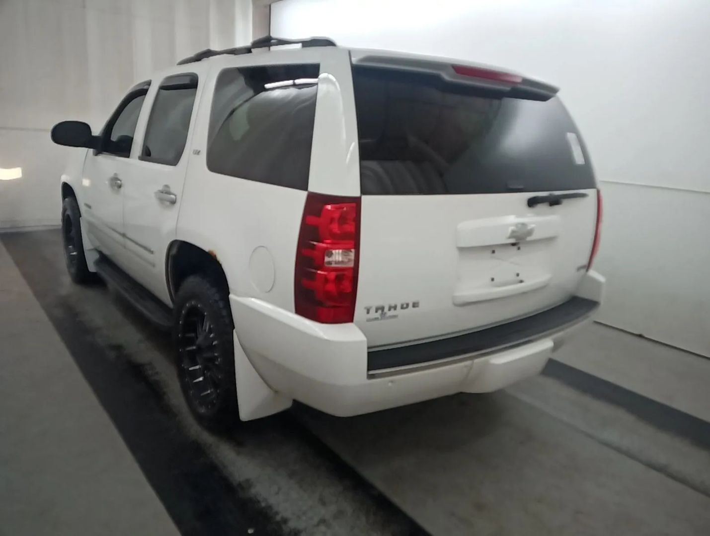 chevrolet tahoe 2010 1GNUKCE04AR207677 image chevrolet tahoe 2010 1GNUKCE04AR207677 image