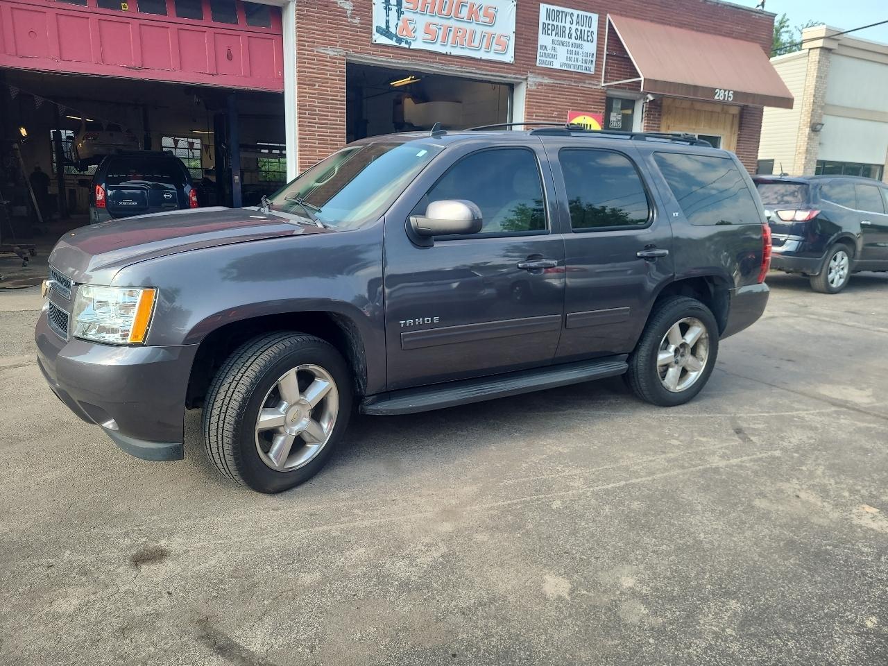 chevrolet tahoe 2010 1GNUKBE02AR200155 image chevrolet tahoe 2010 1GNUKBE02AR200155 image