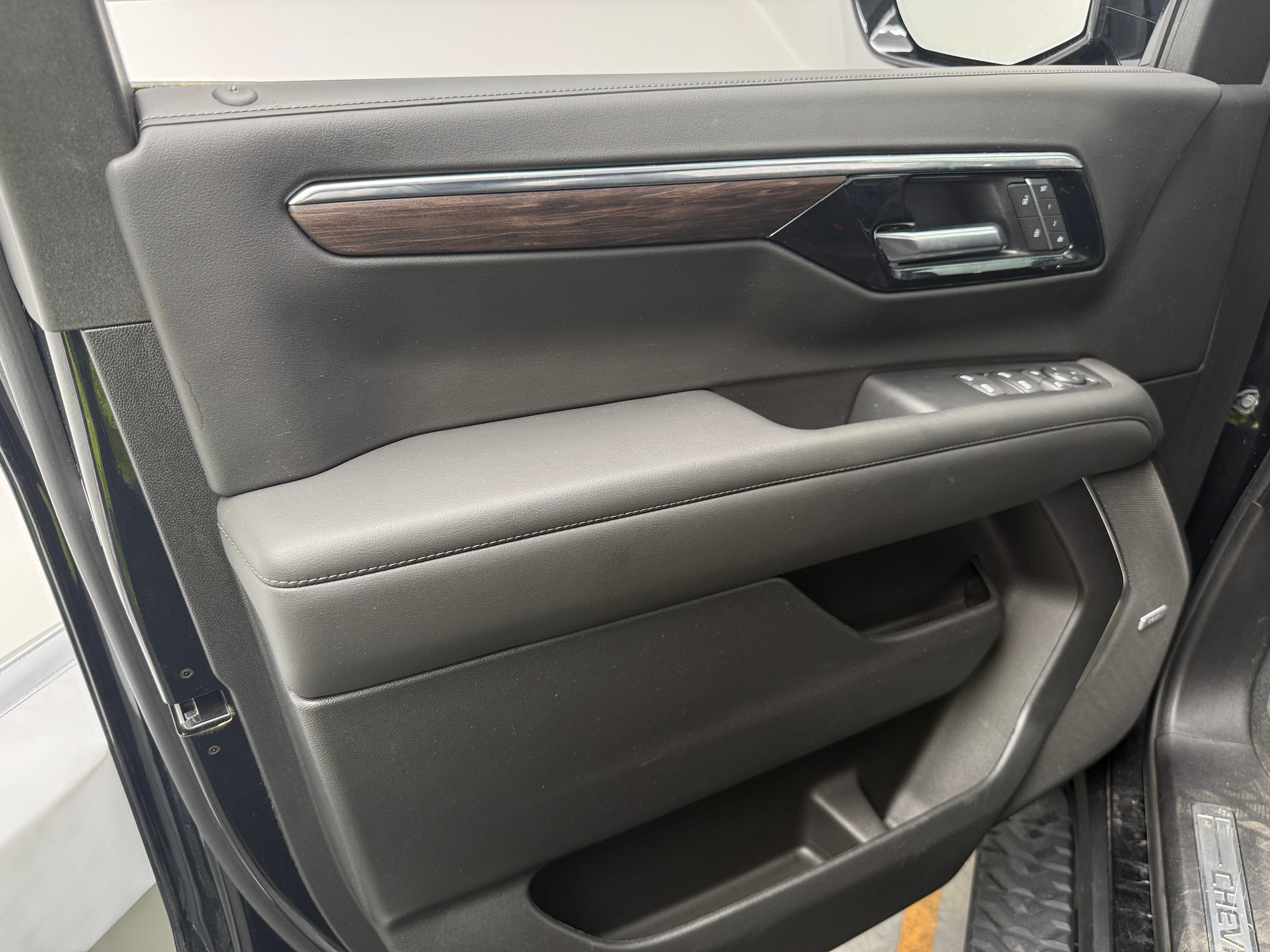 chevrolet tahoe 2025 1GNS6PRD9SR297765 image