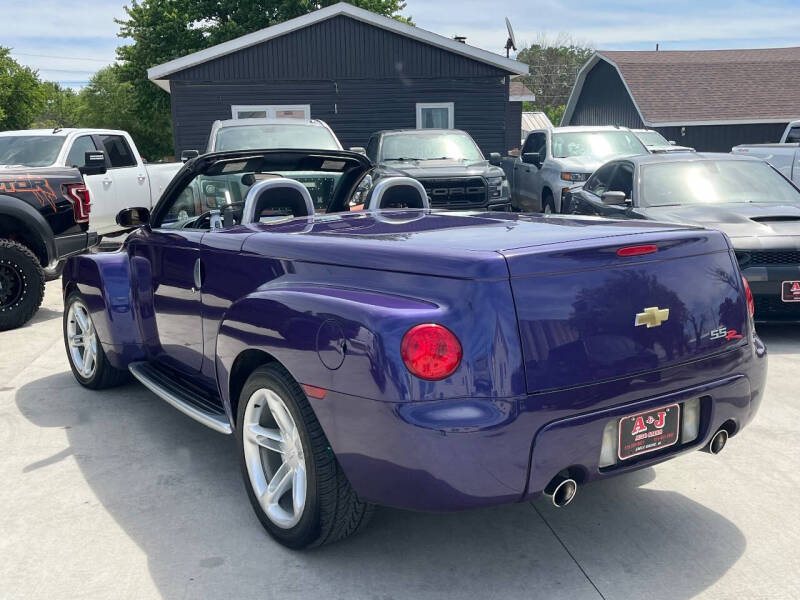 chevrolet ssr 2004 1GCES14P24B104741 image chevrolet ssr 2004 1GCES14P24B104741 image