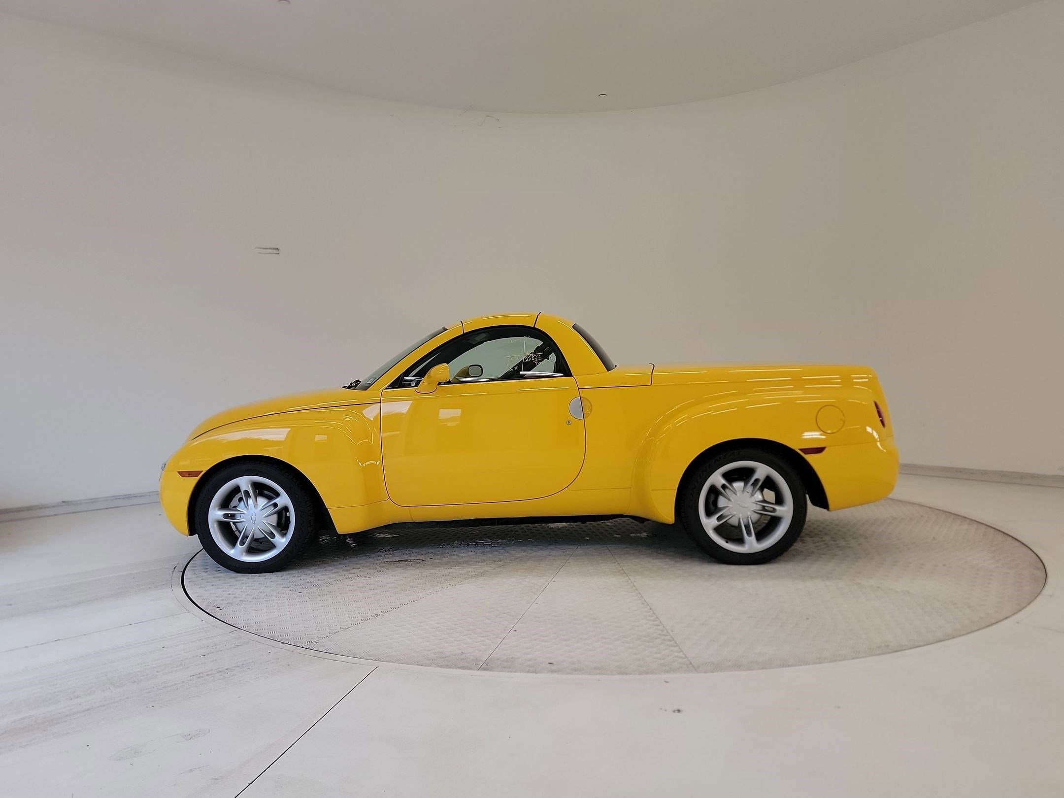 chevrolet ssr 2004 1GCES14P94B108608 image chevrolet ssr 2004 1GCES14P94B108608 image