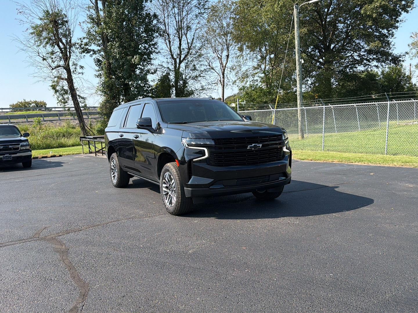 chevrolet suburban 2023 1GNSKEKL7PR526856 image chevrolet suburban 2023 1GNSKEKL7PR526856 image