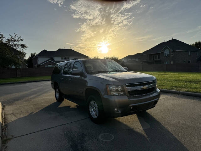 chevrolet suburban 2008 1GNFC16038R198733 image chevrolet suburban 2008 1GNFC16038R198733 image