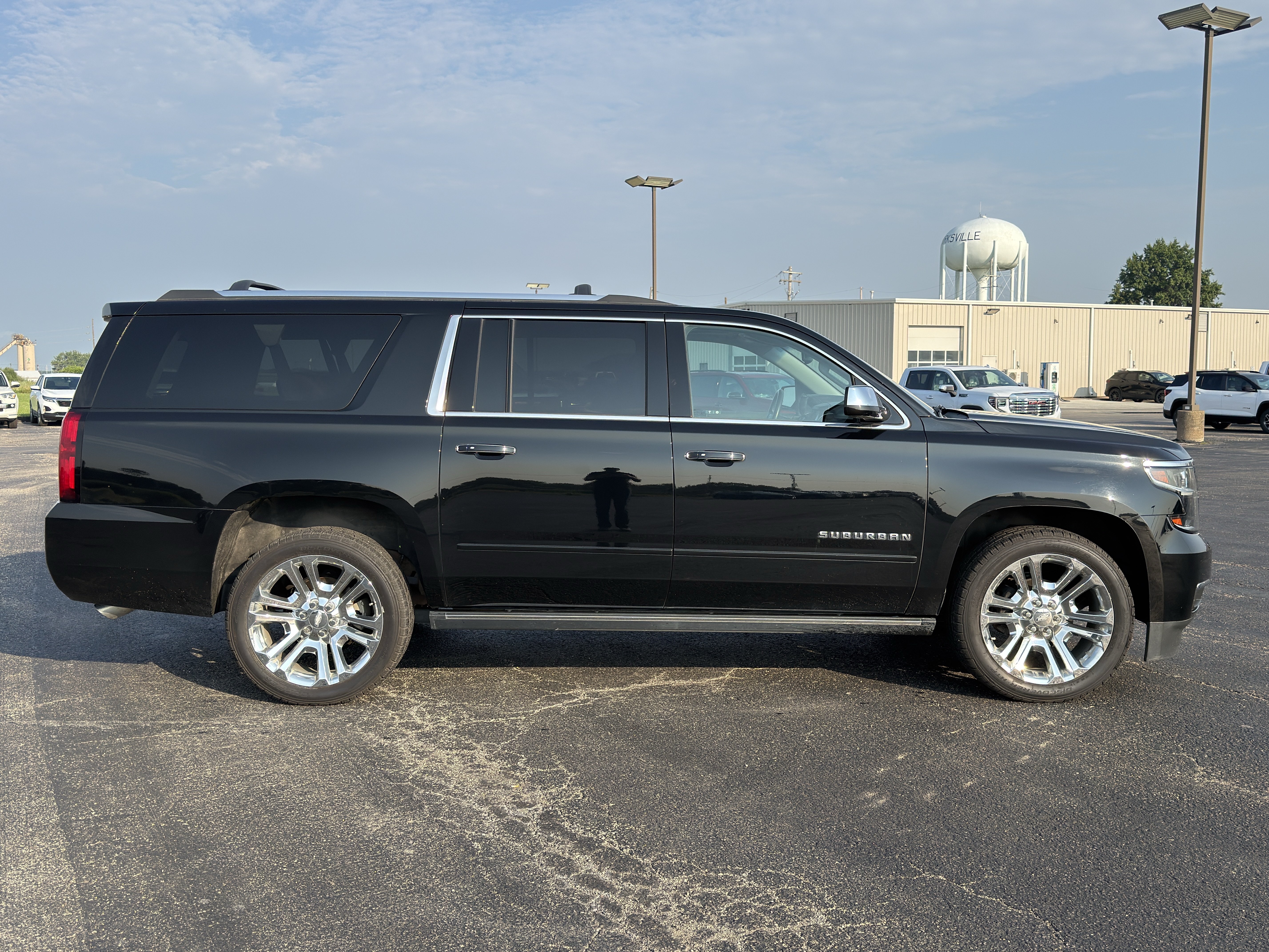 chevrolet suburban 2019 1GNSKJKJ6KR339561 image chevrolet suburban 2019 1GNSKJKJ6KR339561 image
