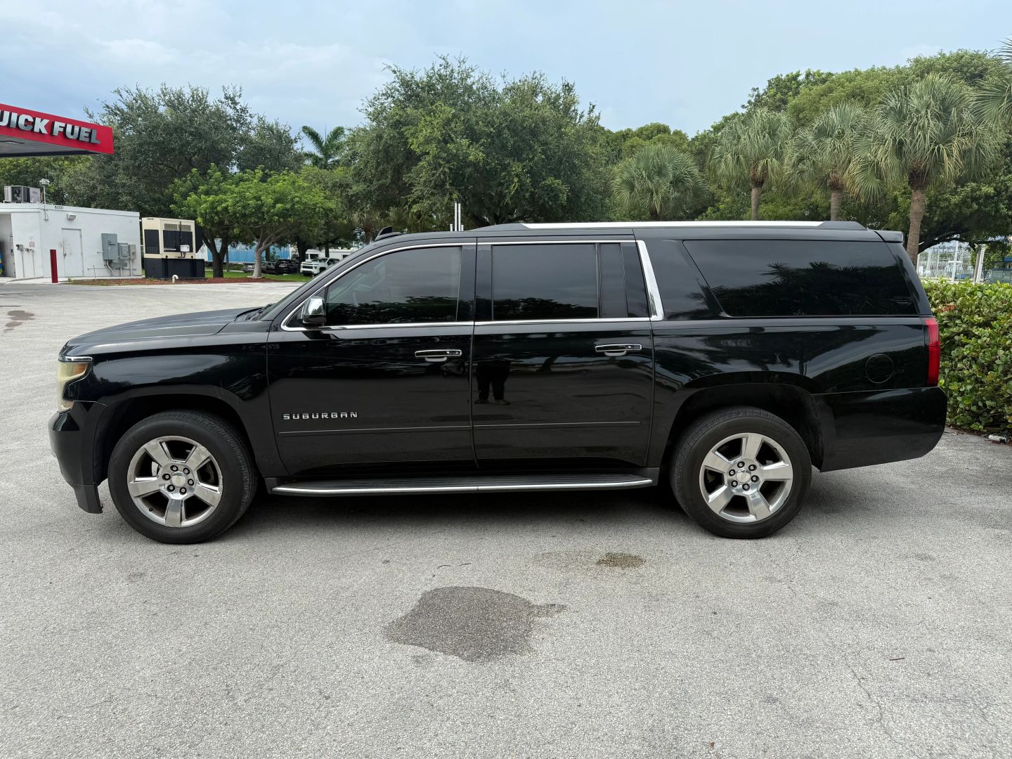 chevrolet suburban 2018 1GNSCJKC7JR126339 image chevrolet suburban 2018 1GNSCJKC7JR126339 image