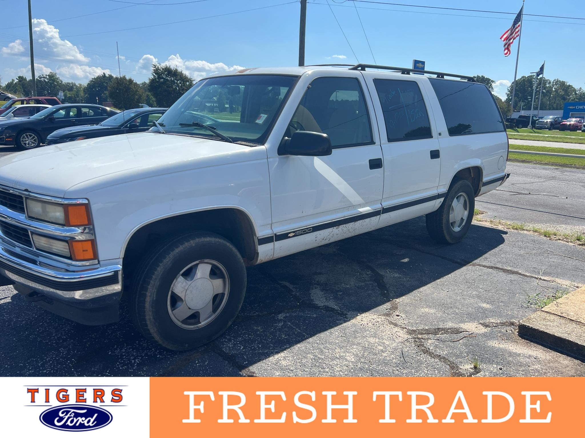 chevrolet suburban 1996 3GNFK16R2TG120714 image chevrolet suburban 1996 3GNFK16R2TG120714 image
