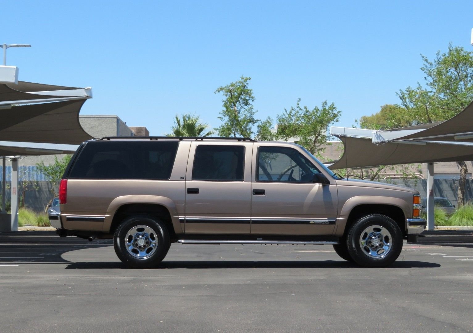 chevrolet suburban 1996 3GNGK26J5TG112949 image chevrolet suburban 1996 3GNGK26J5TG112949 image