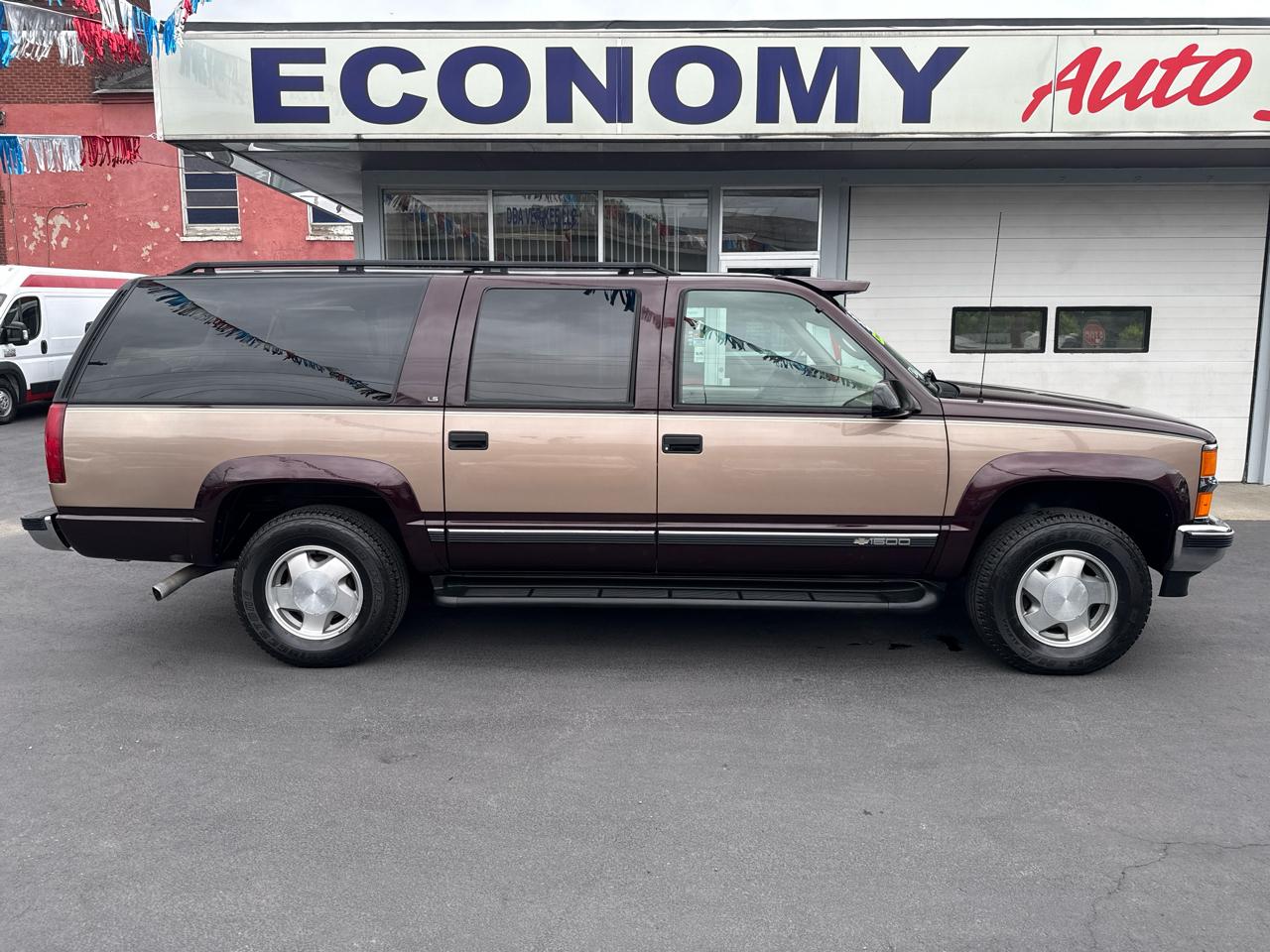 chevrolet suburban 1996 1GNFK16R8TJ362678 image chevrolet suburban 1996 1GNFK16R8TJ362678 image