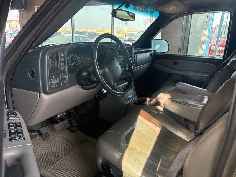 chevrolet suburban 2002 3GNFK16Z82G193794 image chevrolet suburban 2002 3GNFK16Z82G193794 image