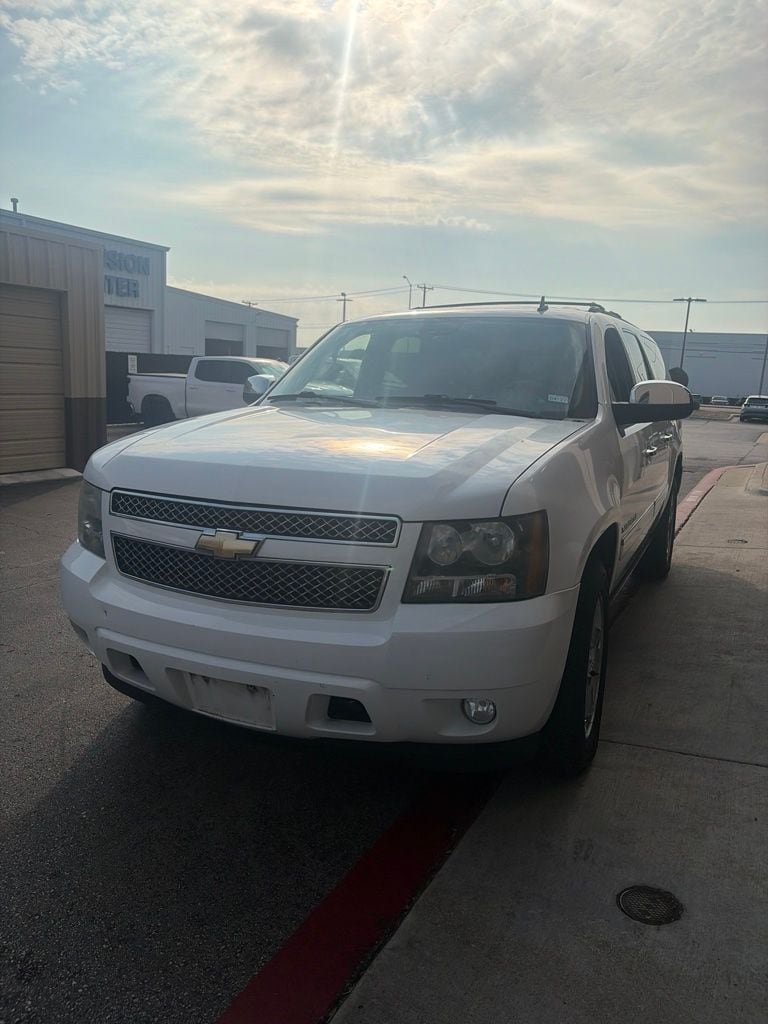 chevrolet suburban 2011 1GNSCKE06BR397160 image chevrolet suburban 2011 1GNSCKE06BR397160 image