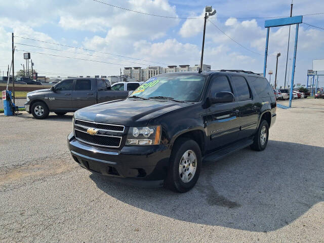 chevrolet suburban 2011 1GNSCHE02BR398695 image chevrolet suburban 2011 1GNSCHE02BR398695 image