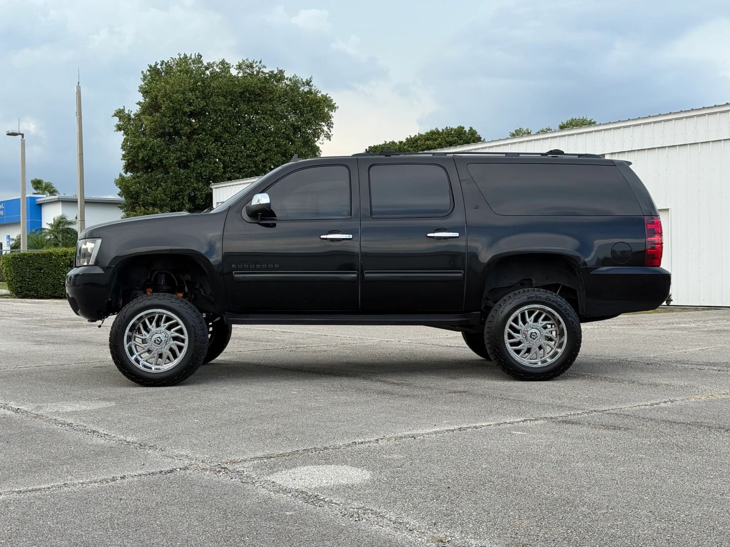 chevrolet suburban 2011 1GNSCJE03BR159535 image chevrolet suburban 2011 1GNSCJE03BR159535 image
