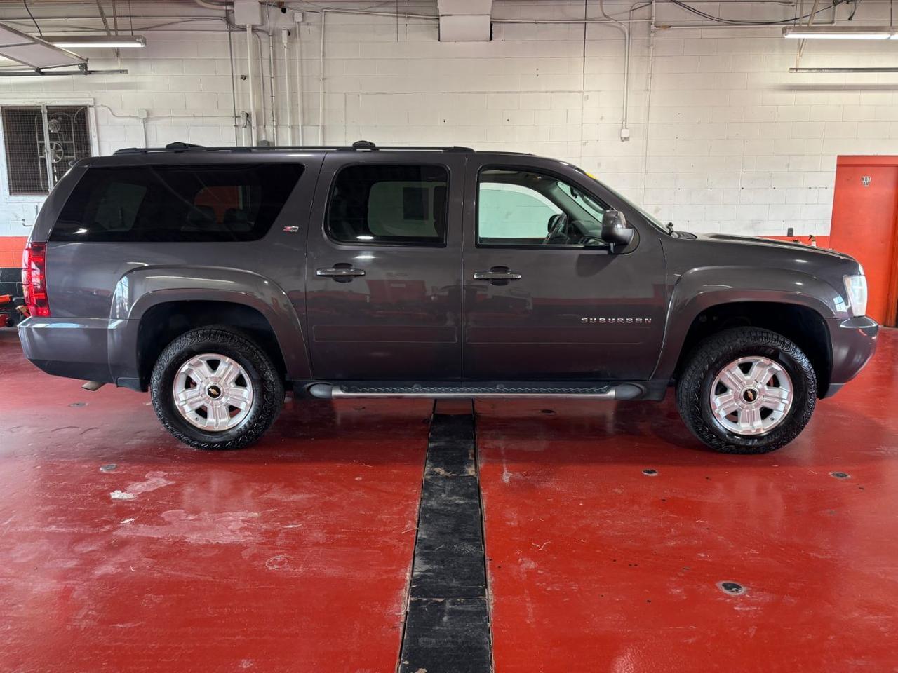 chevrolet suburban 2011 1GNSKJE34BR305566 image chevrolet suburban 2011 1GNSKJE34BR305566 image
