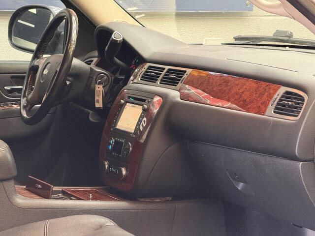 chevrolet suburban 2013 1GNSKKE76DR276258 image chevrolet suburban 2013 1GNSKKE76DR276258 image