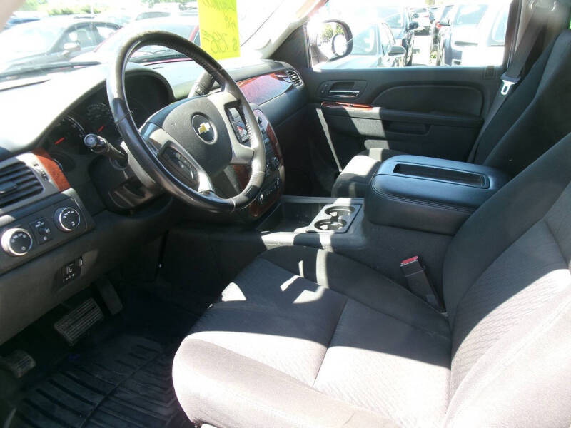 chevrolet suburban 2013 1GNSKHE78DR230367 image chevrolet suburban 2013 1GNSKHE78DR230367 image