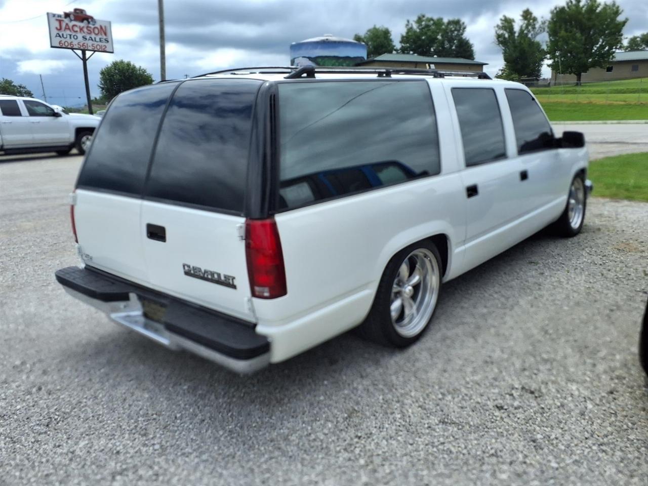 chevrolet suburban 1993 1GNEC16K2PJ329144 image chevrolet suburban 1993 1GNEC16K2PJ329144 image