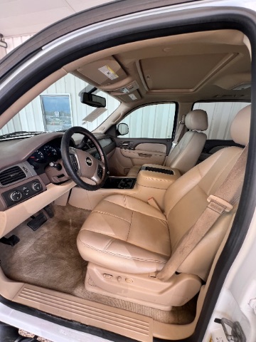 chevrolet suburban 2014 1GNSKJE74ER120263 image chevrolet suburban 2014 1GNSKJE74ER120263 image