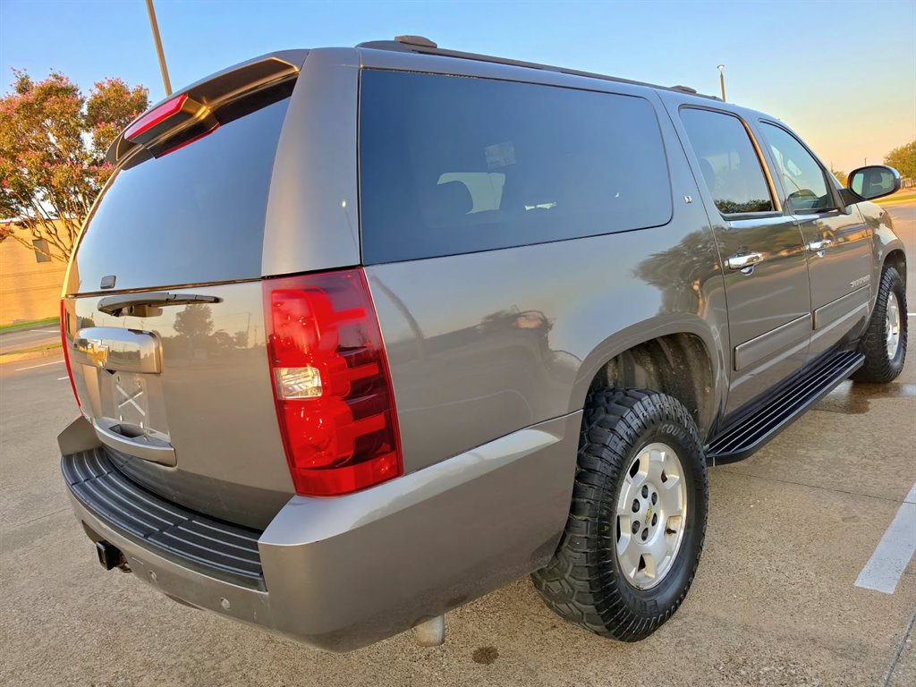 chevrolet suburban 2014 1GNSKJE77ER199329 image chevrolet suburban 2014 1GNSKJE77ER199329 image
