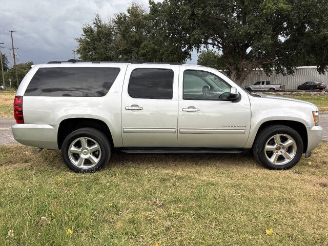 chevrolet suburban 2014 1GNSKJE70ER150716 image chevrolet suburban 2014 1GNSKJE70ER150716 image