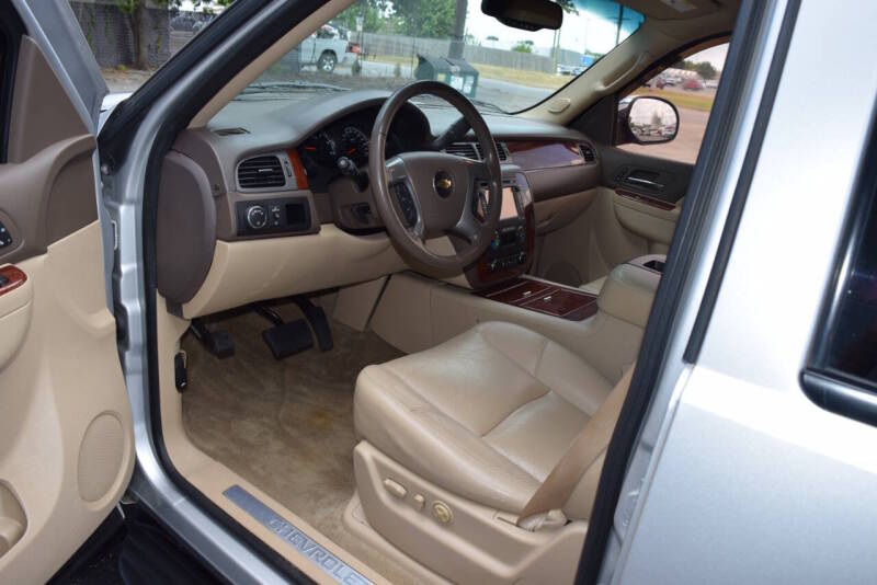 chevrolet suburban 2014 1GNSCKE04ER148862 image chevrolet suburban 2014 1GNSCKE04ER148862 image