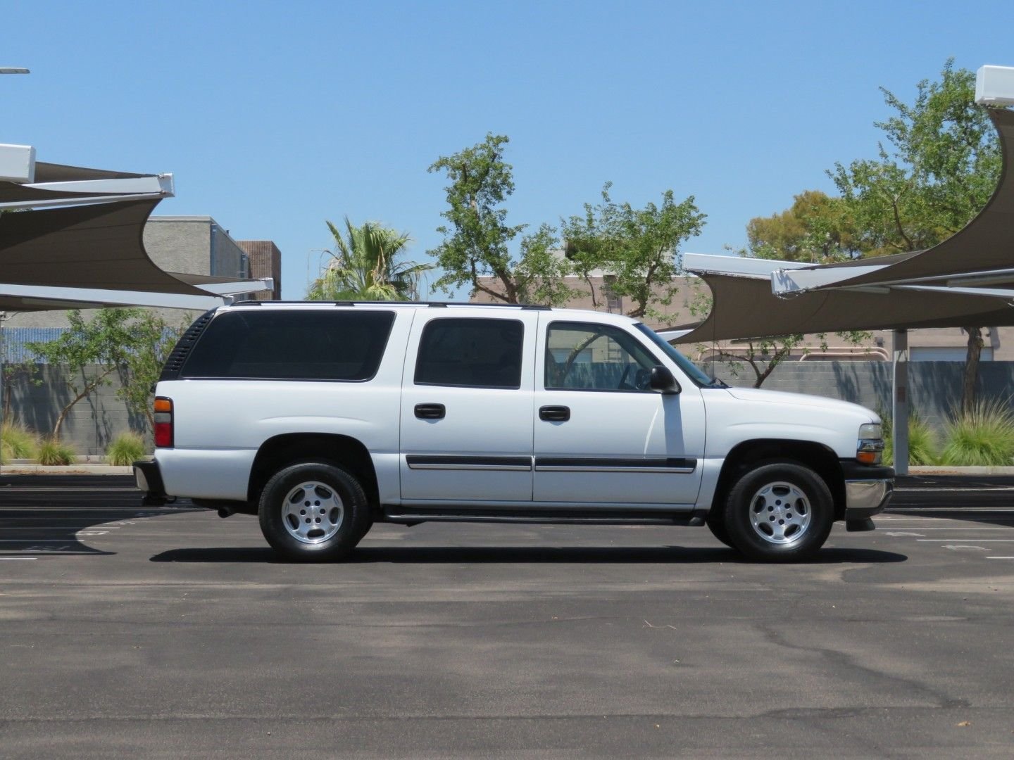chevrolet suburban 2005 1GNEC16Z45J190483 image chevrolet suburban 2005 1GNEC16Z45J190483 image