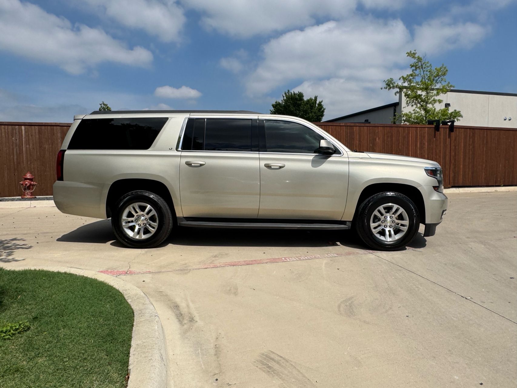 chevrolet suburban 2015 1GNSCJKC1FR180338 image chevrolet suburban 2015 1GNSCJKC1FR180338 image