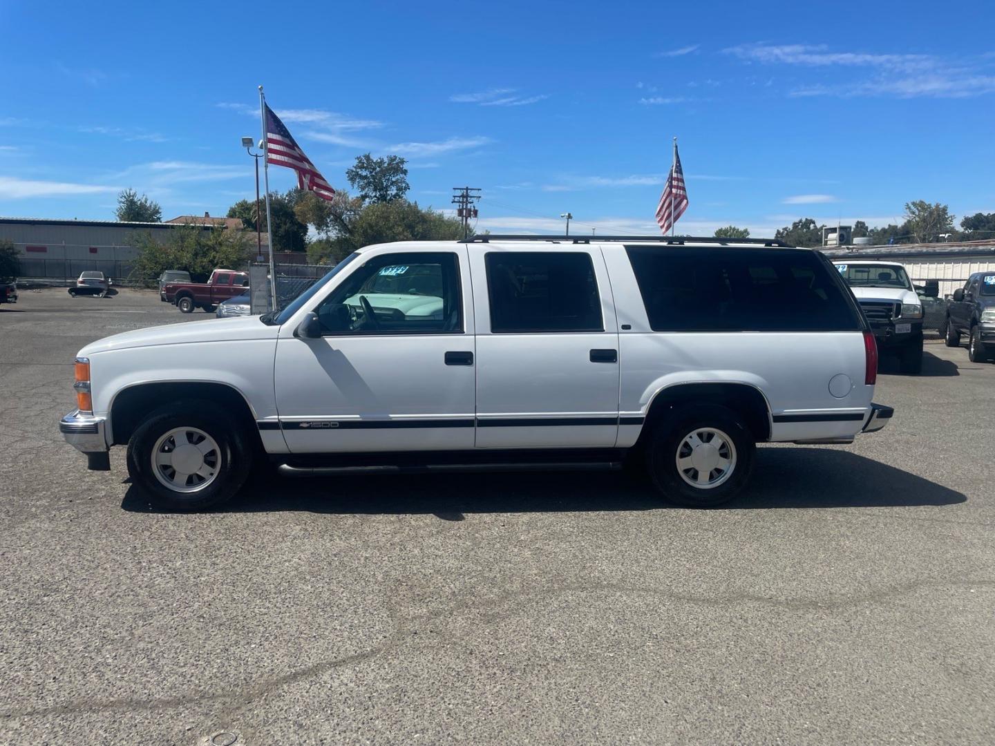 chevrolet suburban 1999 1GNEC16R5XJ376679 image chevrolet suburban 1999 1GNEC16R5XJ376679 image
