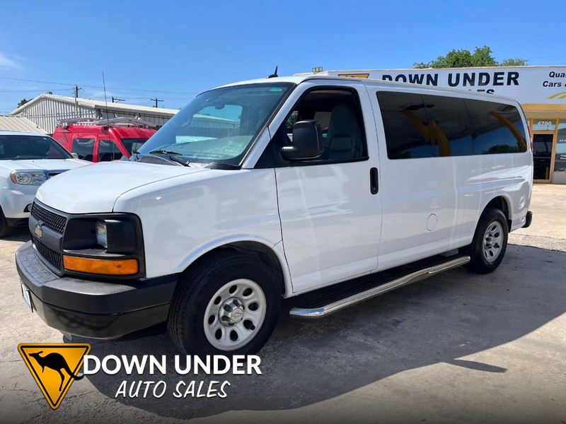 chevrolet express 2012 1GNSGBF45C1190765 image chevrolet express 2012 1GNSGBF45C1190765 image